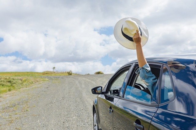 5 malos hábitos de conducción que están dañando su automóvil